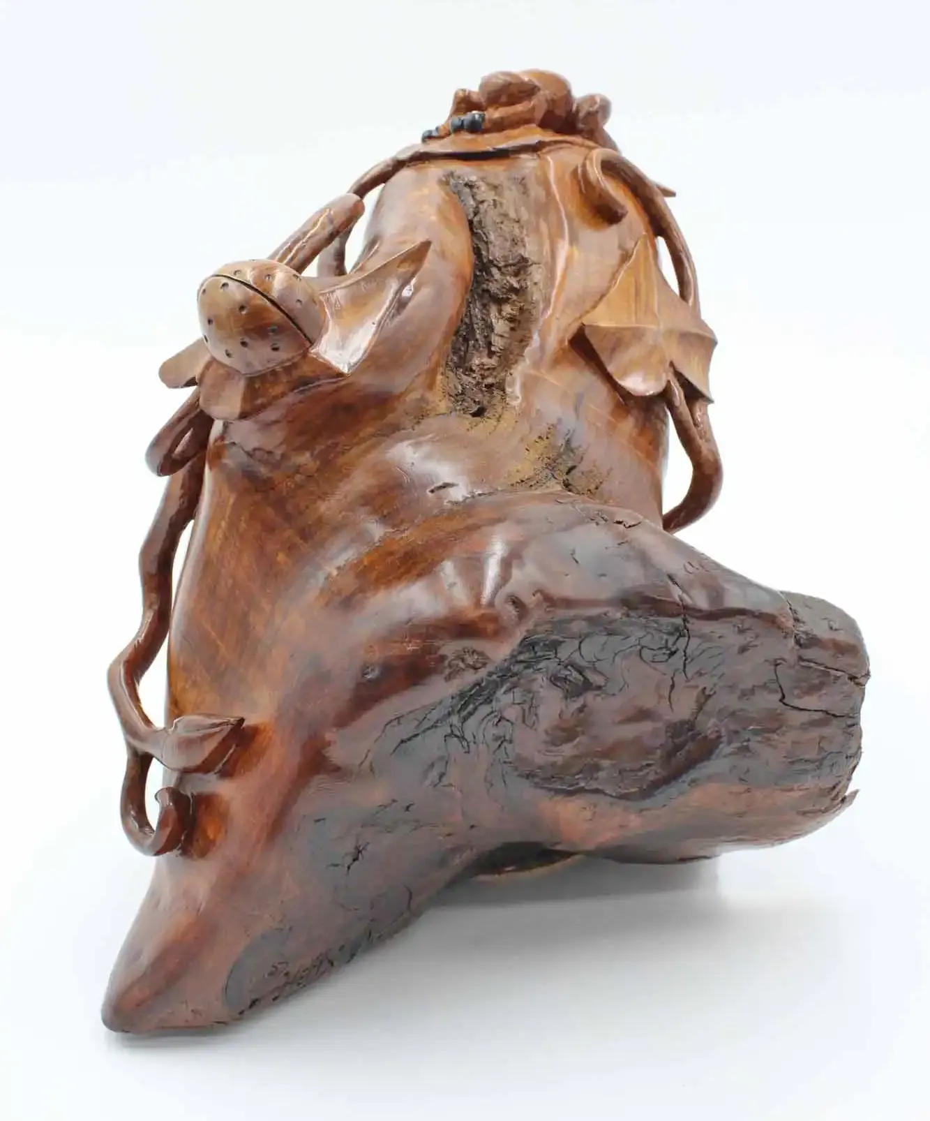 frog woodcarving sculpture